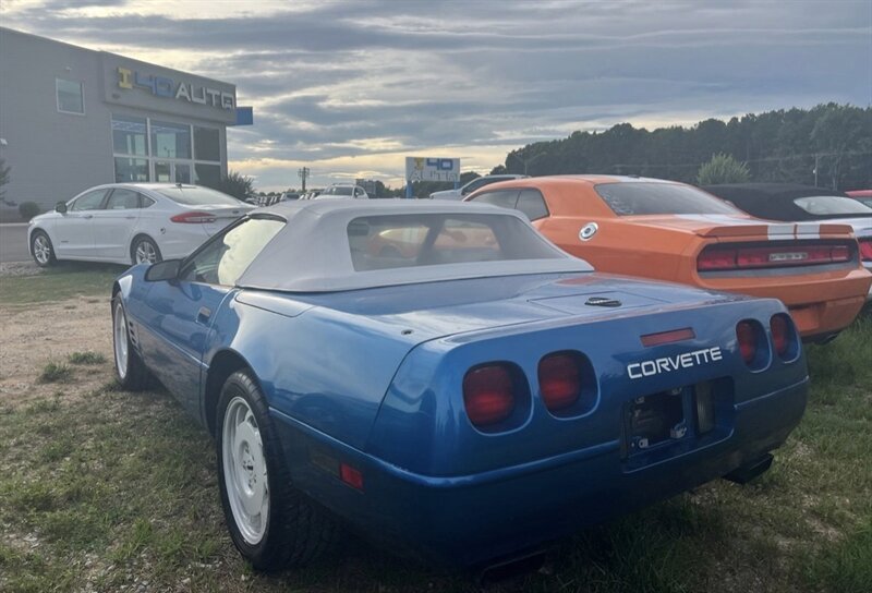 Used 1992 Chevrolet Corvette Convertible RWD image 15