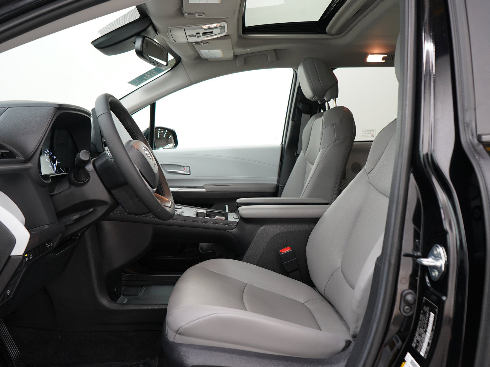 Used 2025 Toyota Sienna XLE w/ XLE Plus Package AWD/4WD image 23