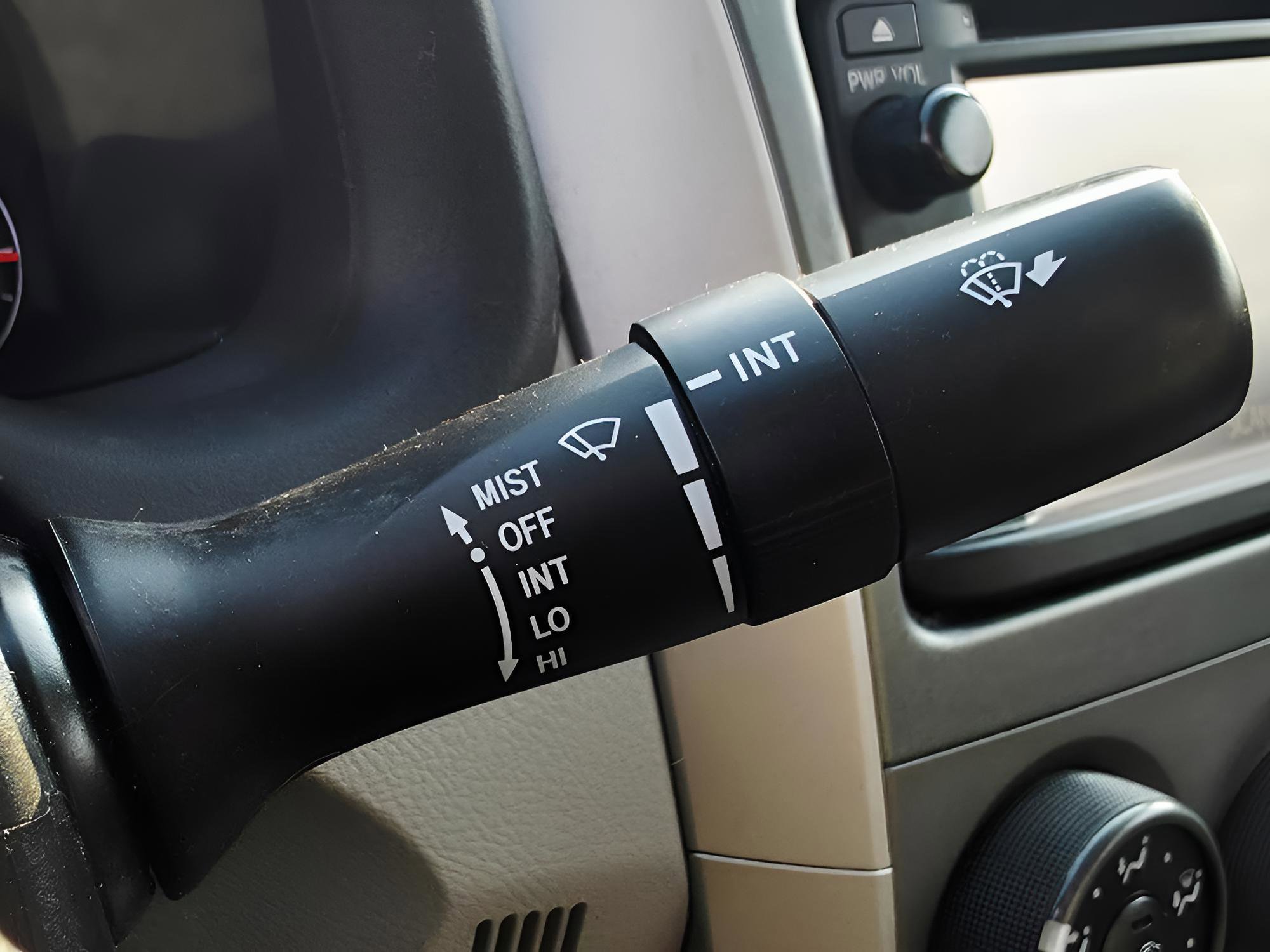 Used 2013 Toyota Corolla LE image 25