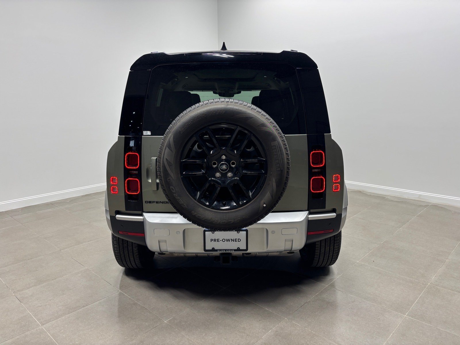 Used 2024 Land Rover Defender 110 S AWD/4WD image 8