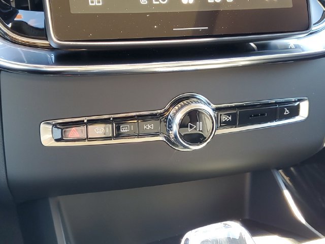 New 2027 Volvo XC90 B6 Plus AWD/4WD image 32