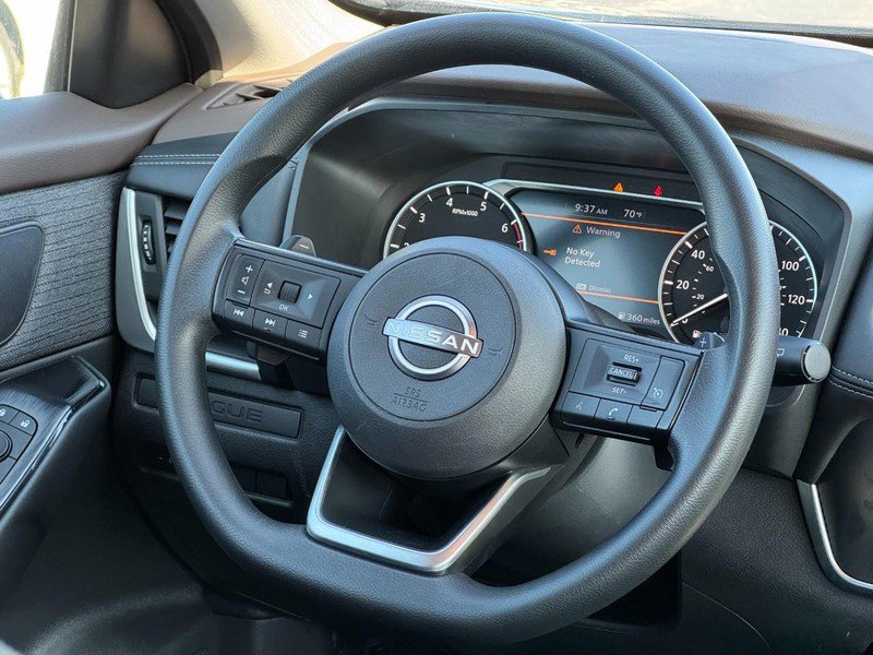 Used 2023 Nissan Rogue S image 12