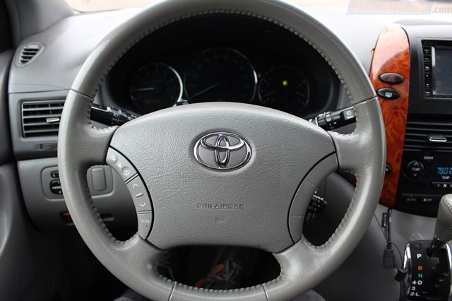 Used 2008 Toyota Sienna XLE Limited image 17