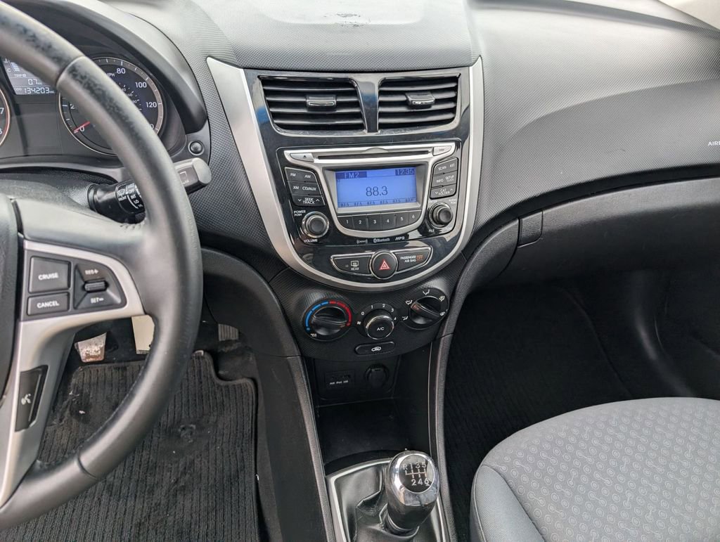 Used 2013 Hyundai Accent SE image 29