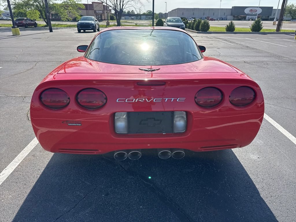 Used 2004 Chevrolet Corvette Coupe w/ Preferred Equipment Group RWD image 4