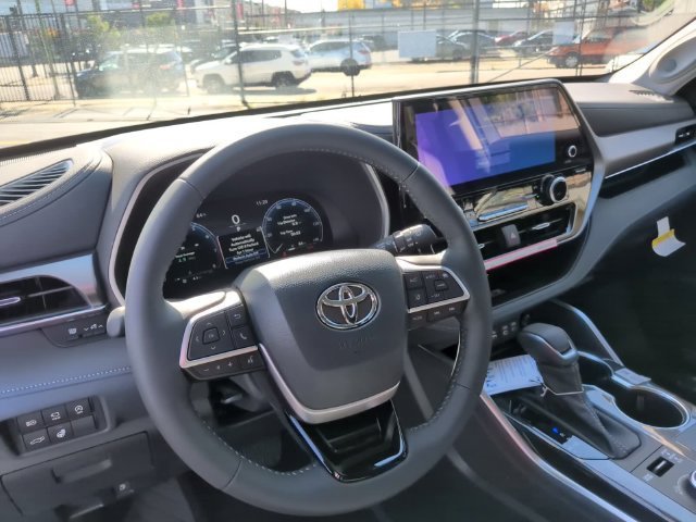 New 2026 Toyota Highlander Limited AWD/4WD image 24