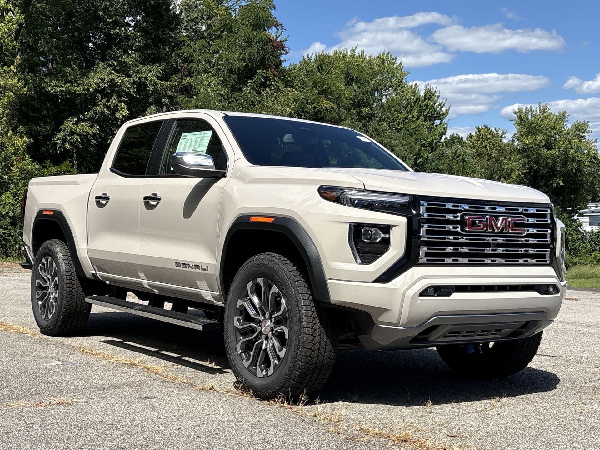 New 2026 GMC Canyon Denali w/ LPO, Black Badging Package AWD/4WD image 10