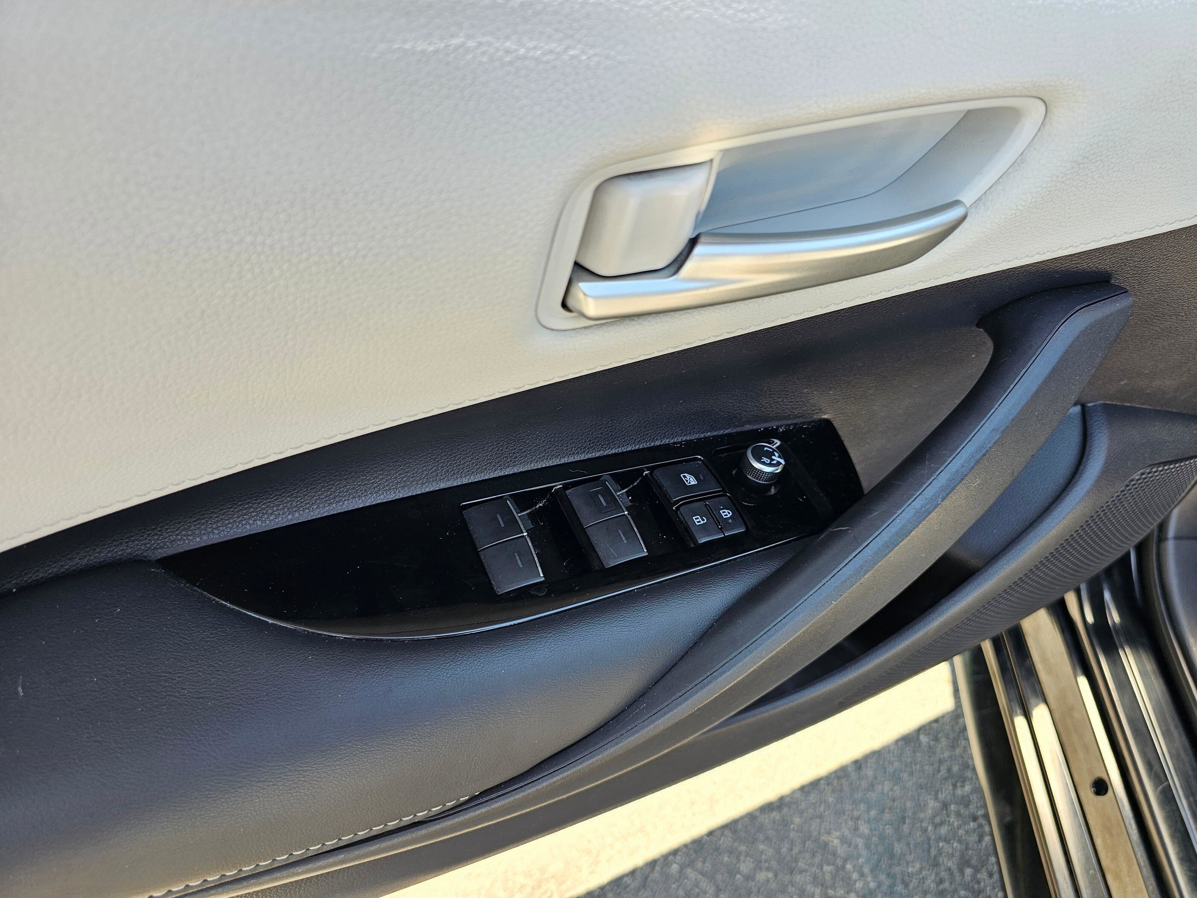 Used 2019 Toyota Corolla SE w/ SE Option Package FWD image 19
