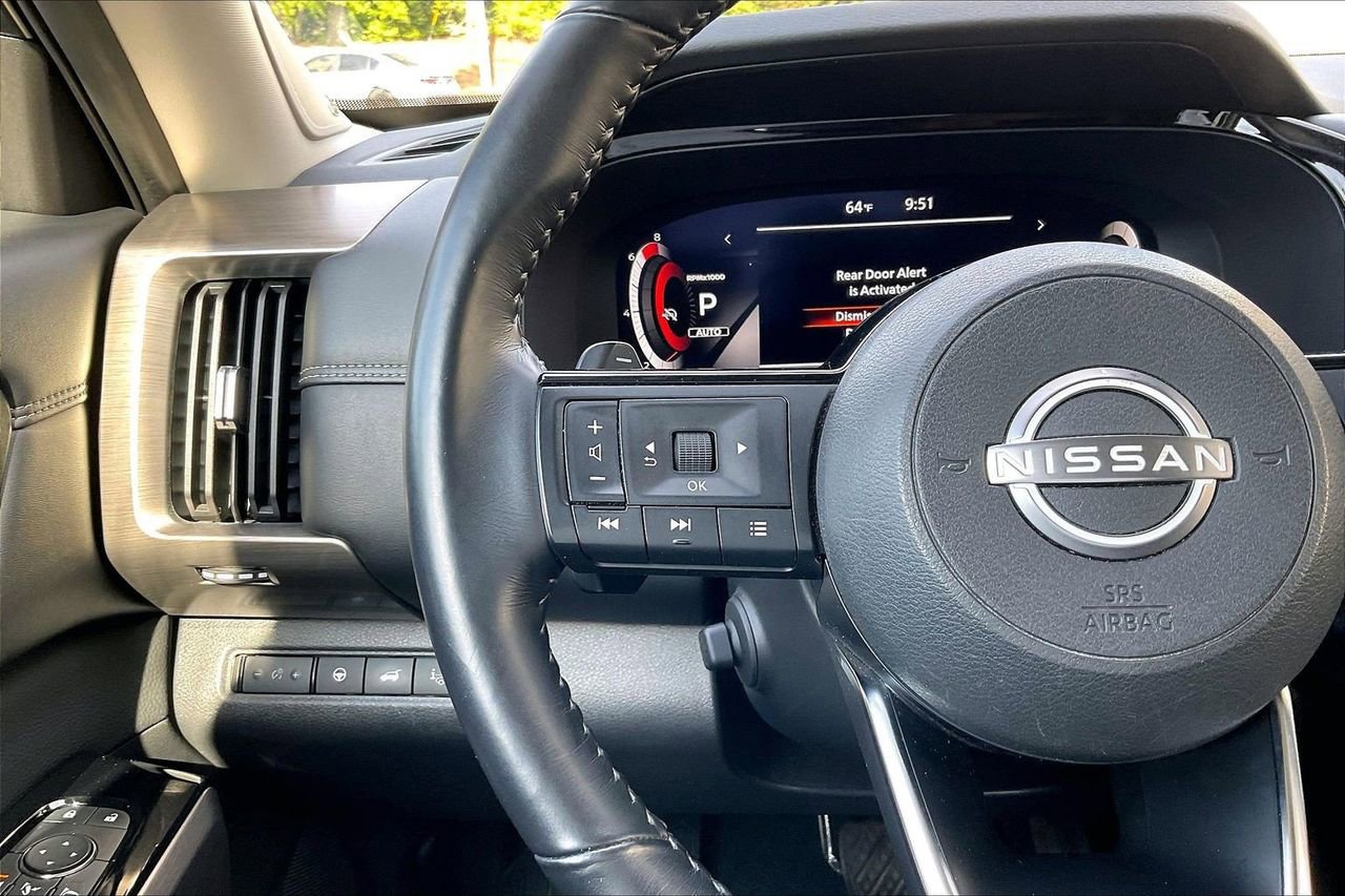 Used 2023 Nissan Pathfinder Platinum image 32