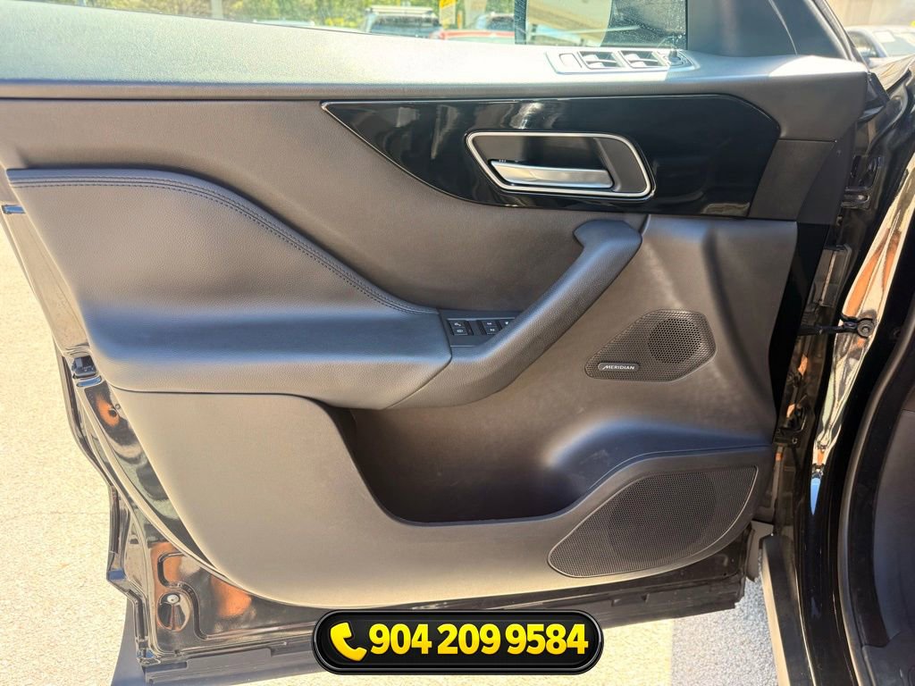 Used 2018 Jaguar F-PACE Premium image 24