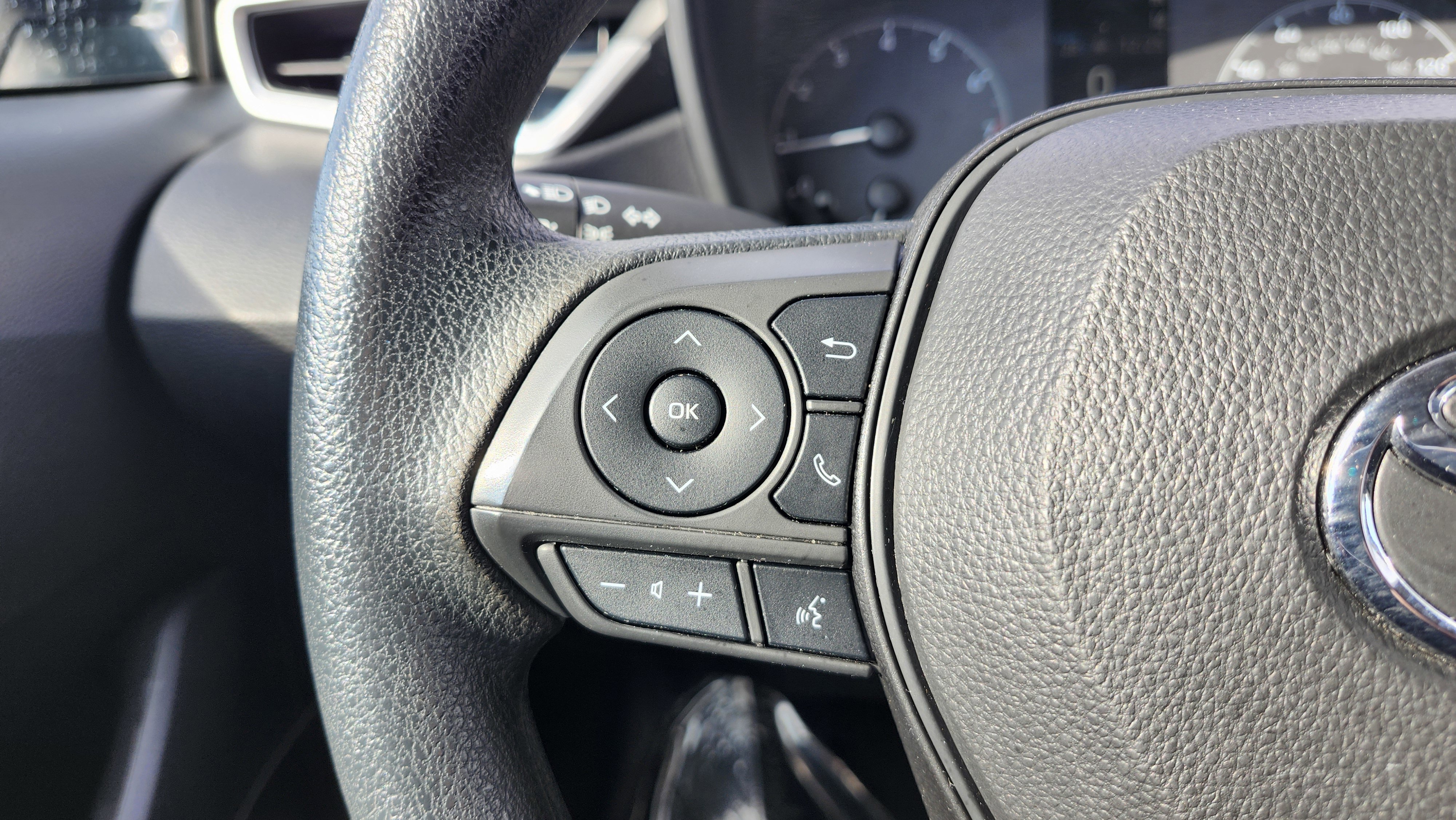 Used 2024 Toyota Corolla LE image 32