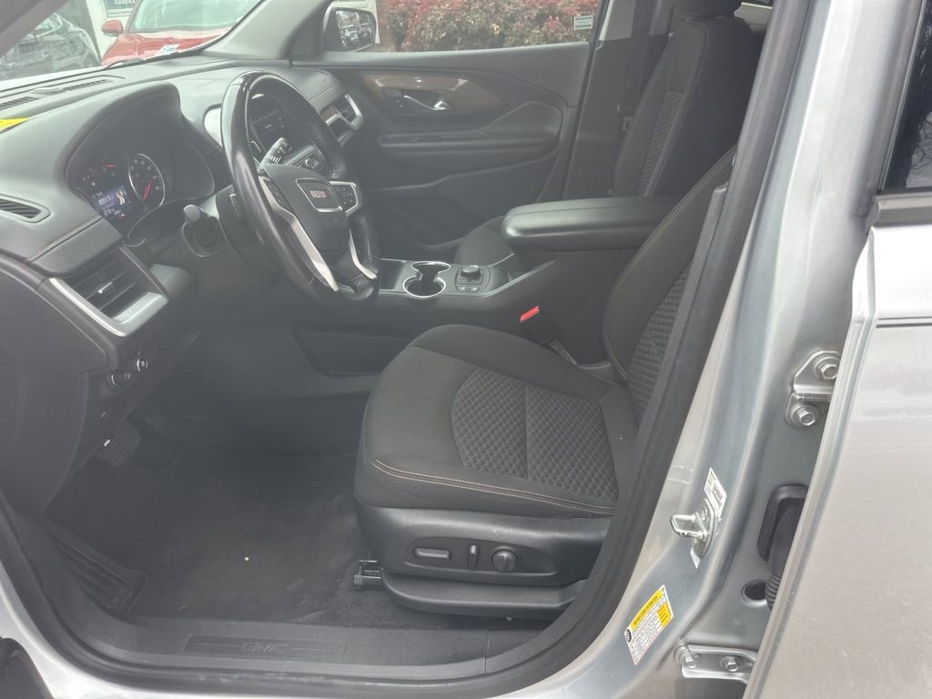 Used 2020 GMC Terrain SLE w/ Driver Convenience Package image 3