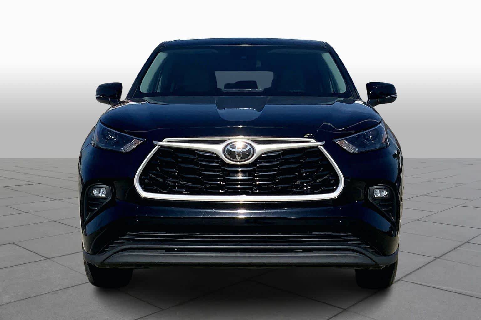 Used 2023 Toyota Highlander LE AWD/4WD image 7