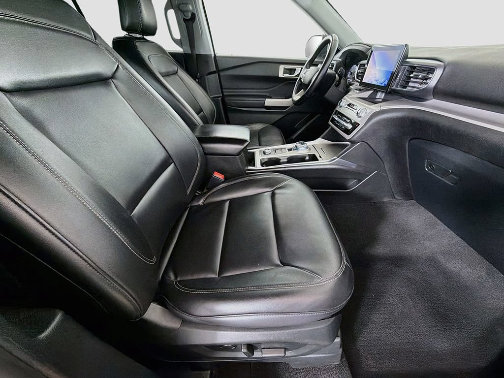 Used 2023 Ford Explorer XLT w/ Equipment Group 202A AWD/4WD image 22
