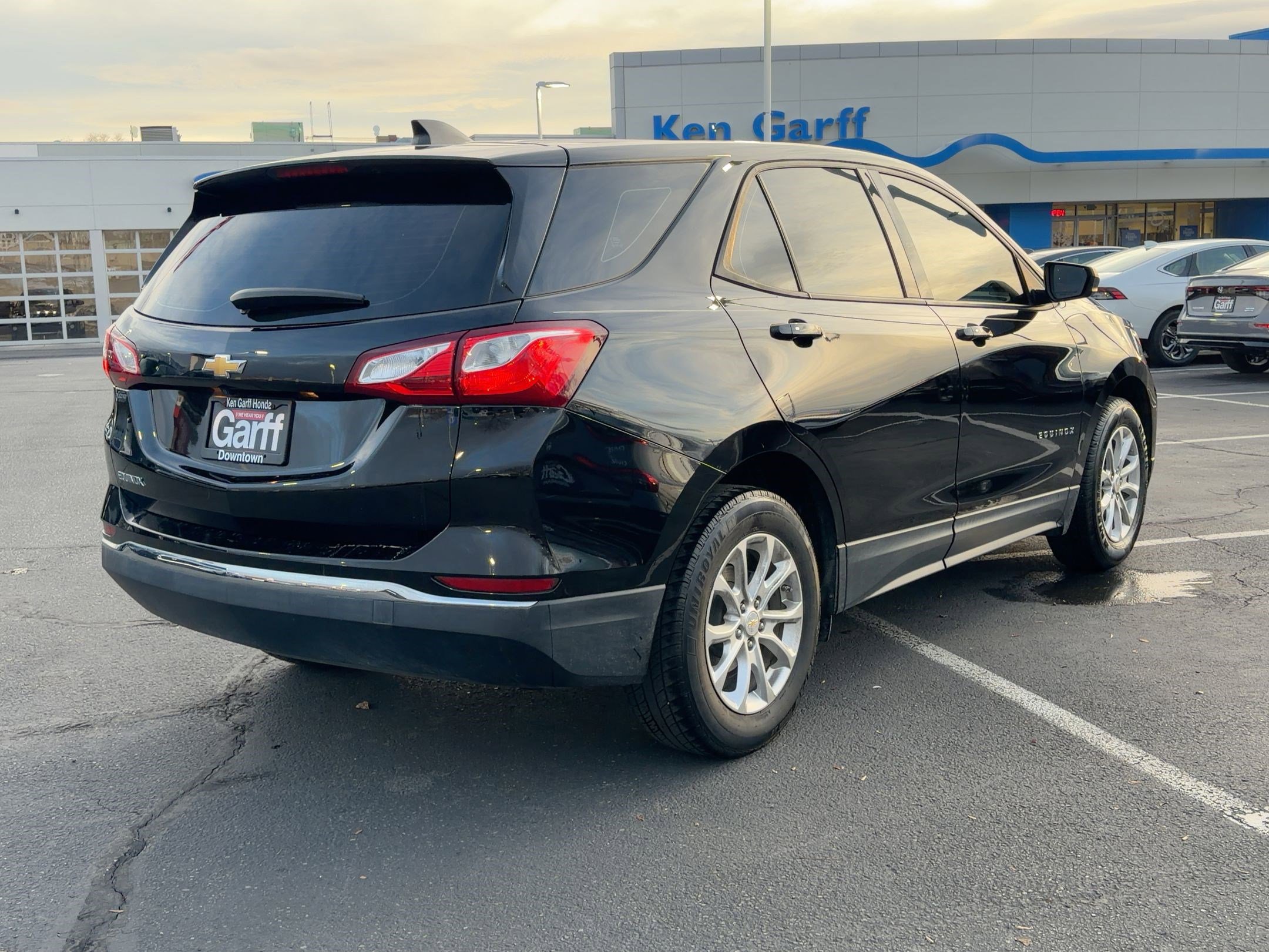 Used 2018 Chevrolet Equinox LS image 3