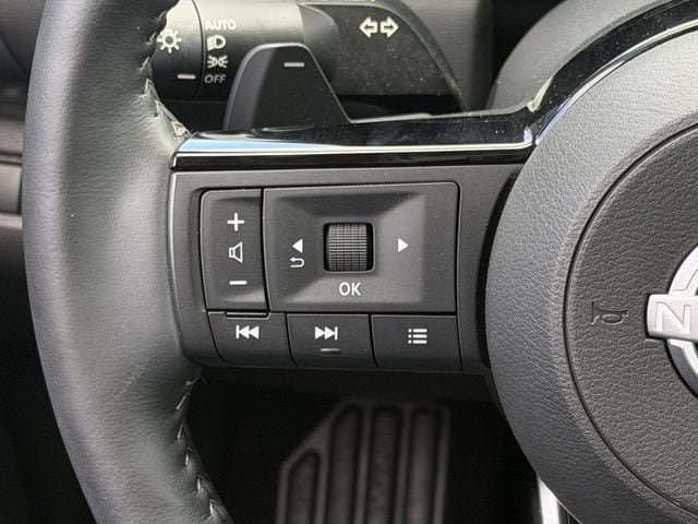 Used 2024 Nissan Pathfinder SL FWD image 14