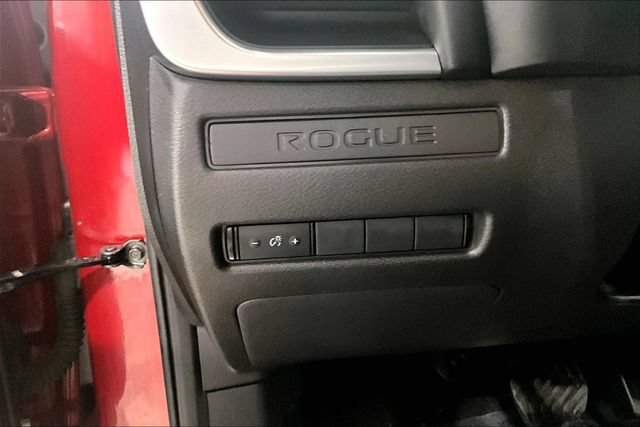 Used 2023 Nissan Rogue S AWD/4WD image 44