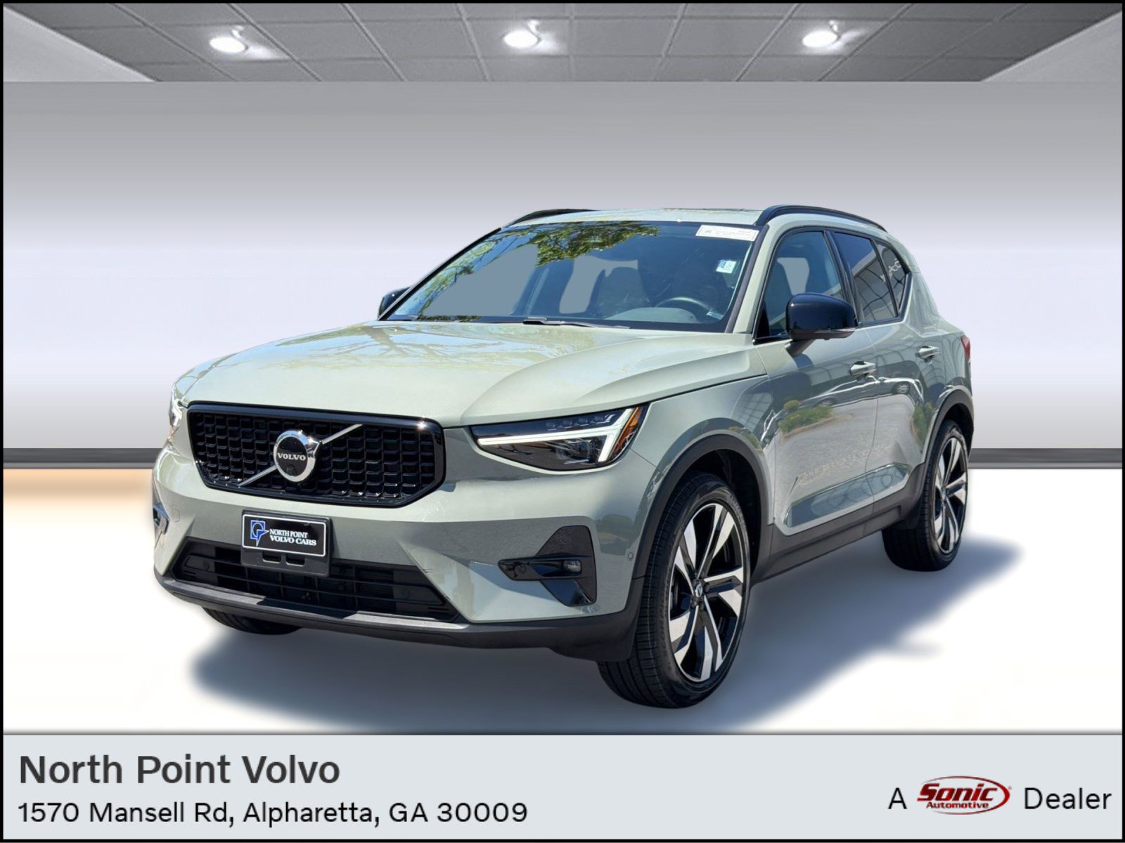 Used 2023 Volvo XC40 B5 Ultimate w/ Protection Package Premier AWD/4WD image 1