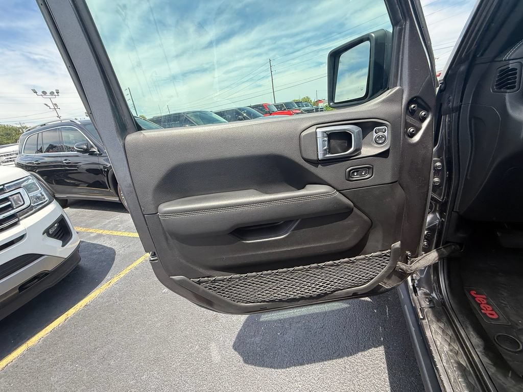 Used 2022 Jeep Gladiator Overland w/ Popular Equipment Package AWD/4WD image 11