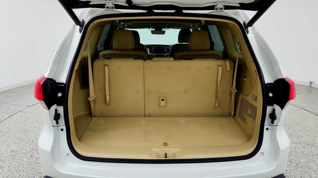 Used 2019 Toyota Highlander XLE AWD/4WD image 24