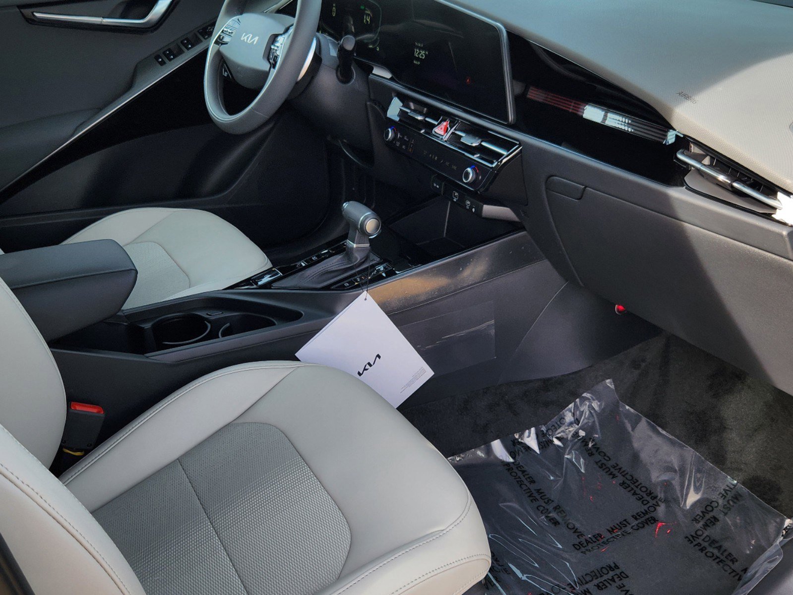 New 2025 Kia Niro EX Touring image 15