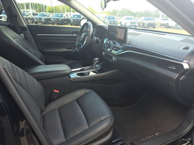Used 2023 Nissan Altima 2.5 SR w/ SR Premium Package FWD image 7
