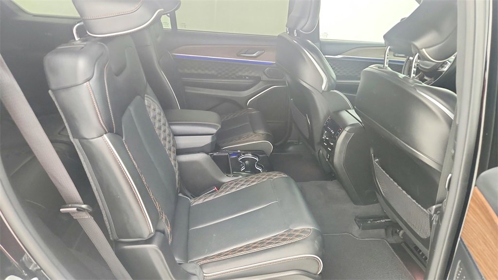 Used 2021 Jeep Grand Cherokee L Summit w/ Luxury Tech Group V image 32