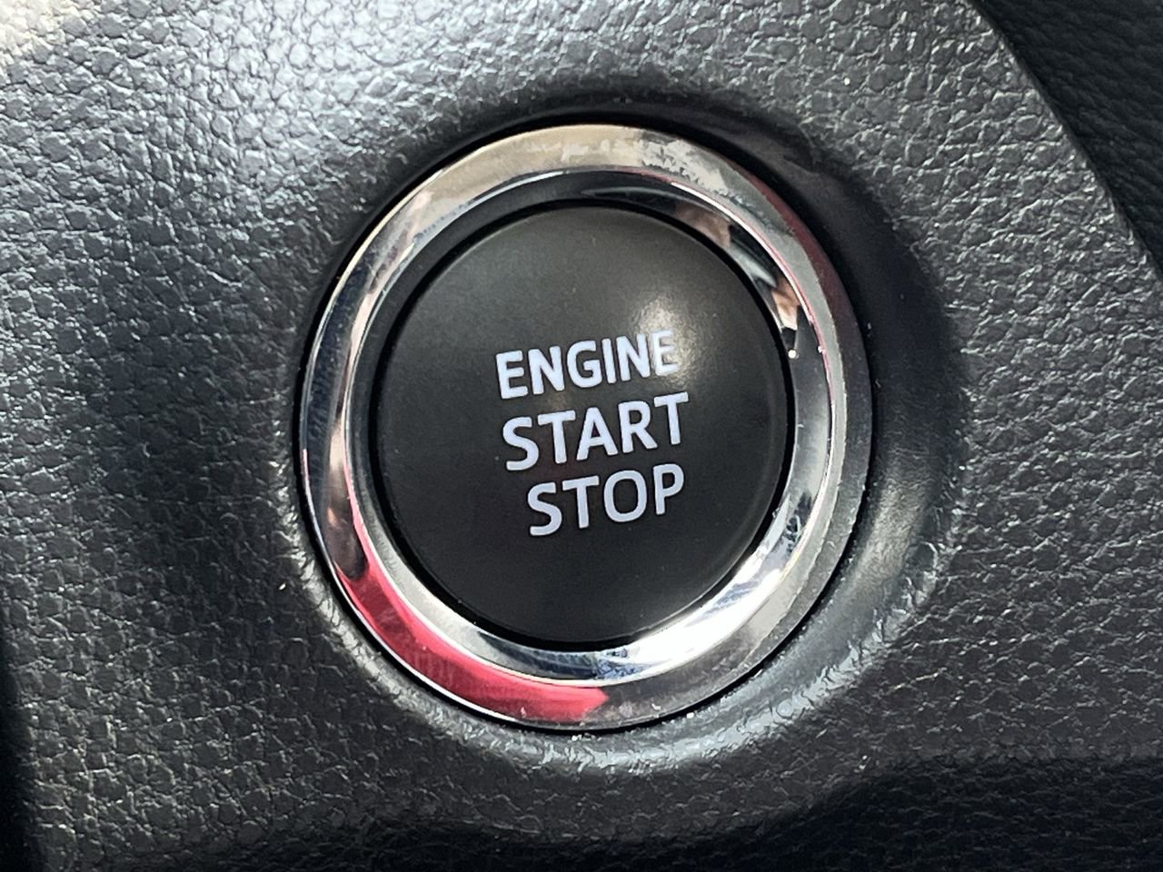 Used 2025 Toyota RAV4 XLE AWD/4WD image 19