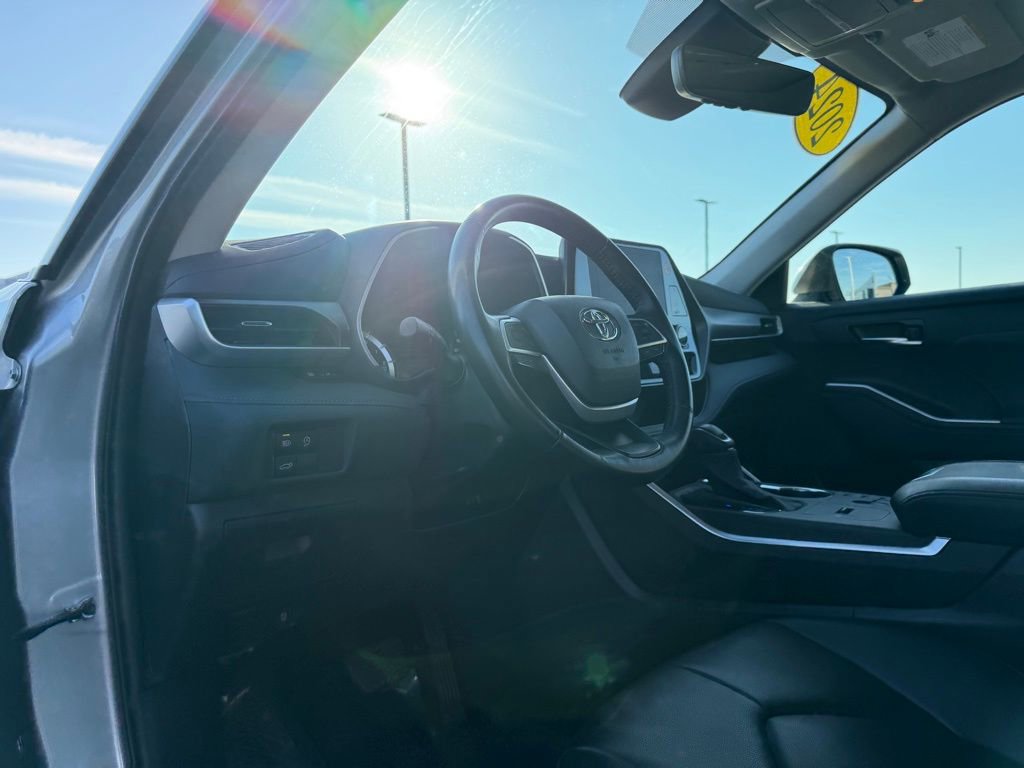 Used 2024 Toyota Highlander XLE image 11