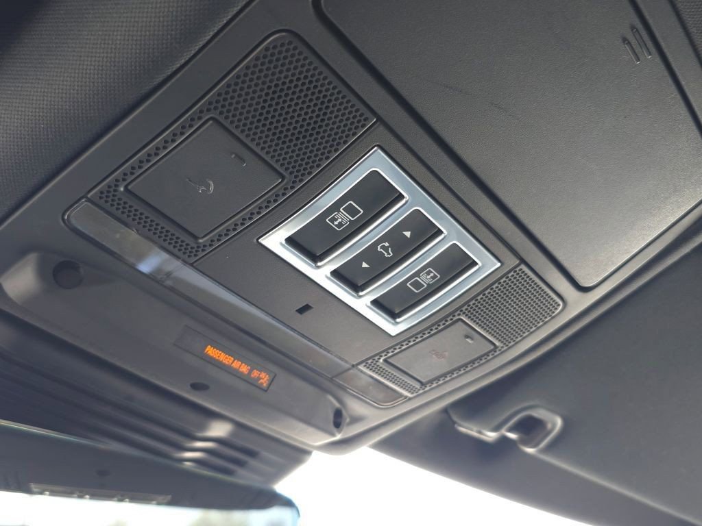 Used 2023 Land Rover Discovery HSE R-Dynamic AWD/4WD image 27