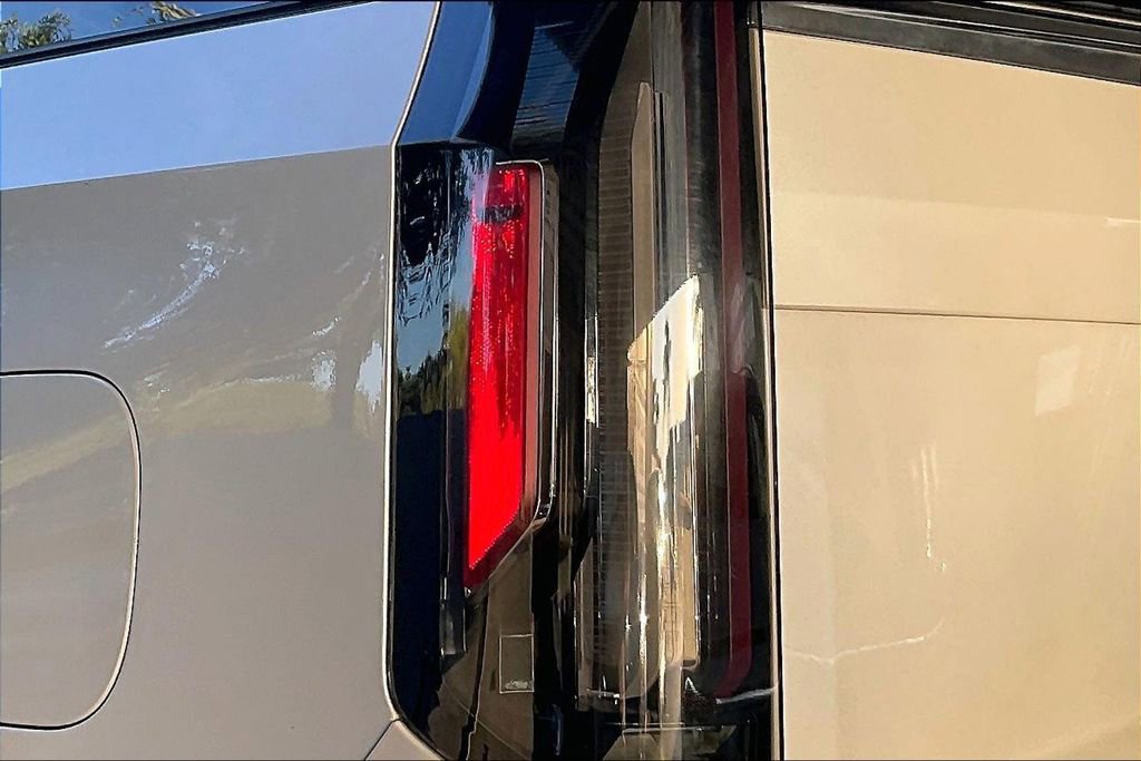 Used 2022 Cadillac Escalade Premium Luxury w/ Touring Package image 19