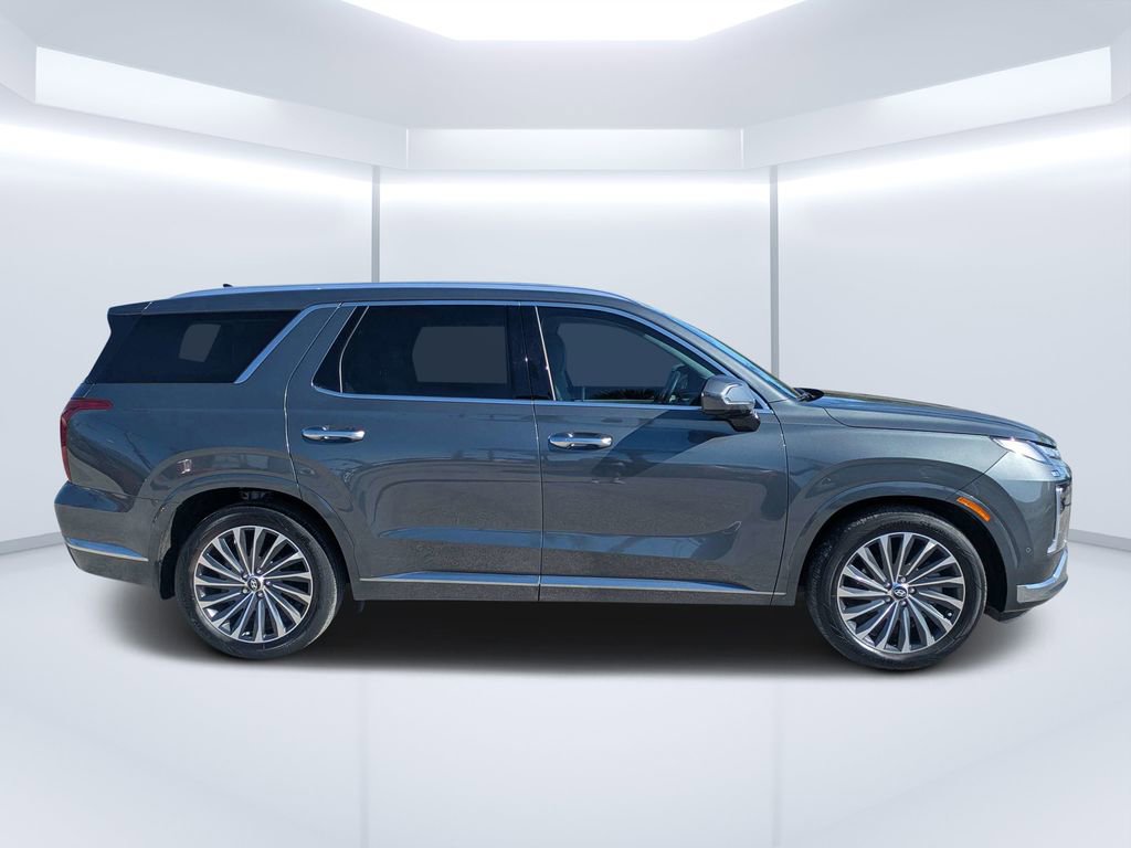 Used 2024 Hyundai Palisade Calligraphy FWD image 2