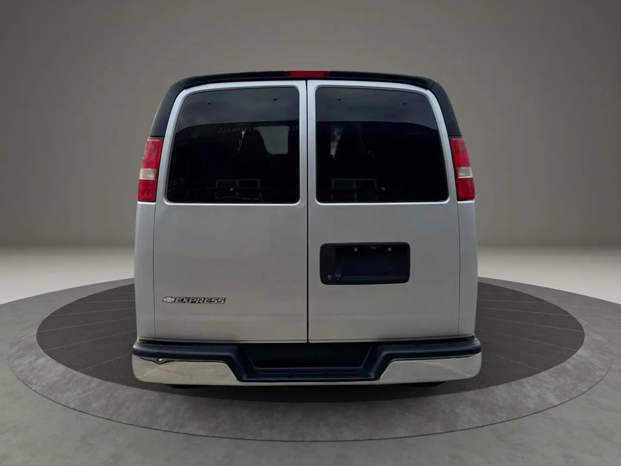 Used 2017 Chevrolet Express 3500 LT w/ LT Preferred Equipment Group image 6