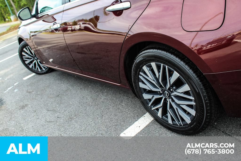 Used 2025 Nissan Altima 2.5 SV FWD image 14