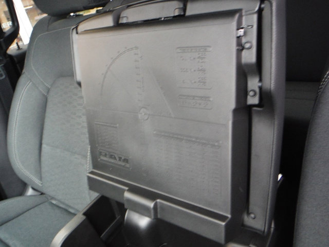 New 2026 RAM 1500 Express AWD/4WD image 32