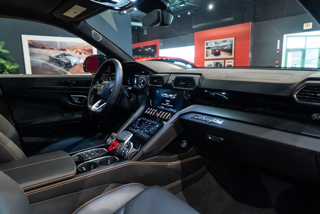Used 2024 Lamborghini Urus S AWD/4WD image 54