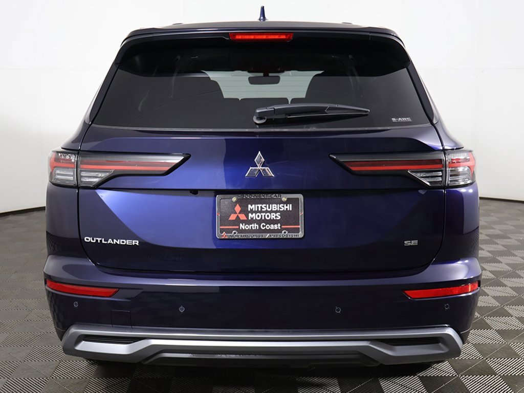 New 2025 Mitsubishi Outlander SE image 15