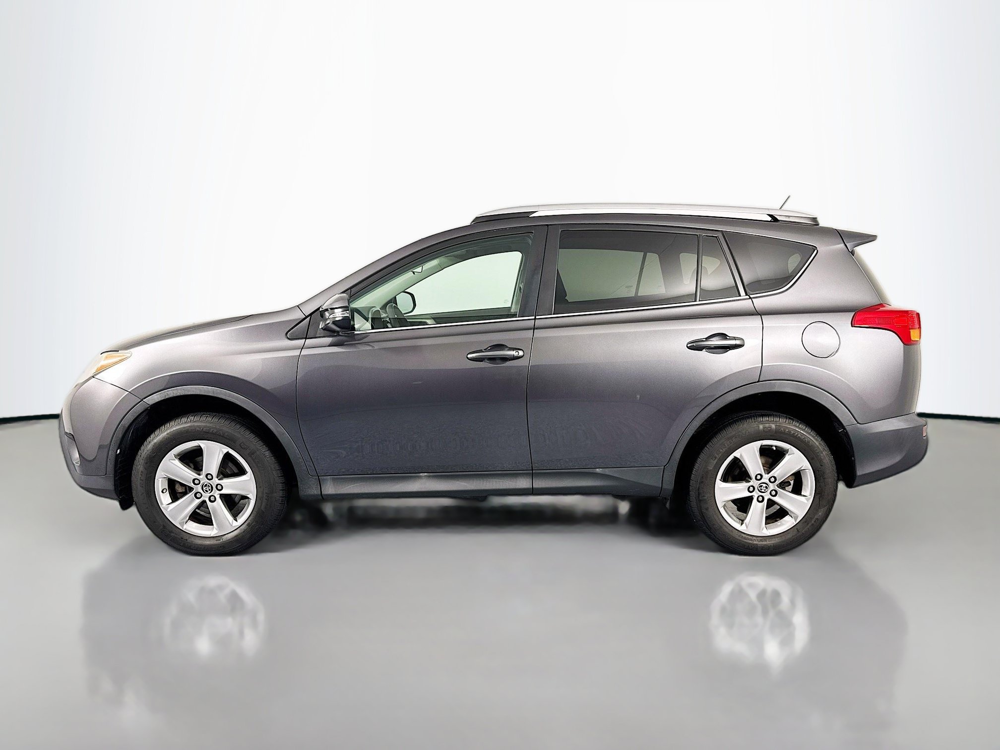 Used 2015 Toyota RAV4 XLE AWD/4WD image 8