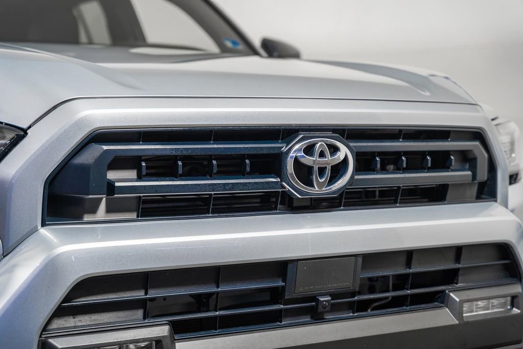 Certified 2025 Toyota 4Runner SR5 AWD/4WD image 10