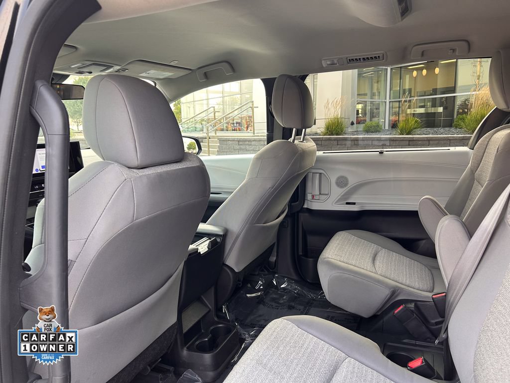 Used 2025 Toyota Sienna LE FWD image 14