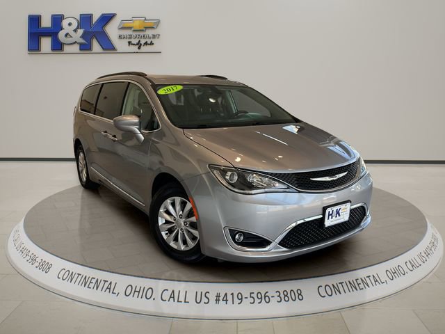 Used 2017 Chrysler Pacifica Touring-L FWD image 1
