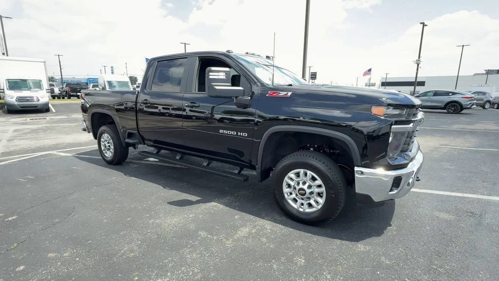 Used 2025 Chevrolet Silverado 2500 LT w/ Convenience Package AWD/4WD image 2