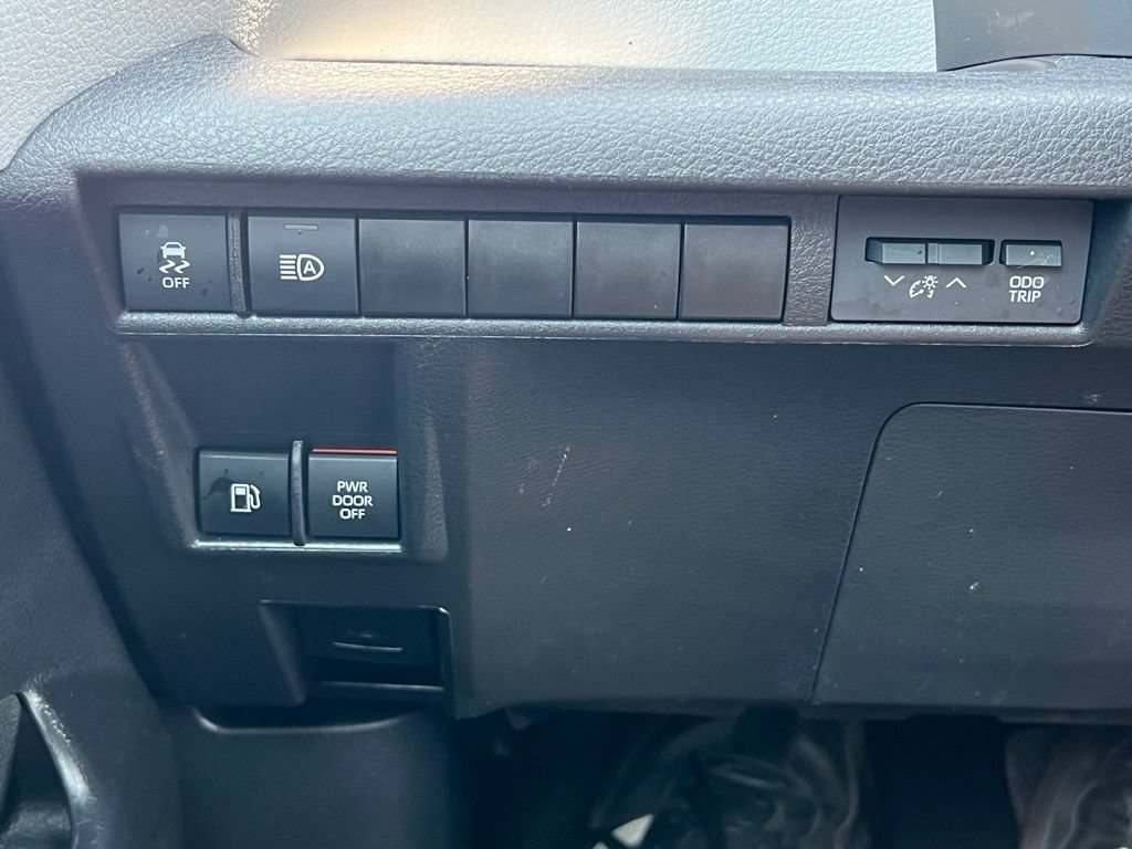 Certified 2025 Toyota Sienna LE AWD/4WD image 19