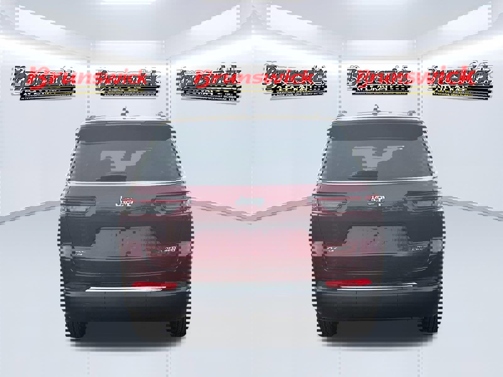 New 2025 Jeep Grand Cherokee Laredo X w/ Luxury Tech Group I image 3