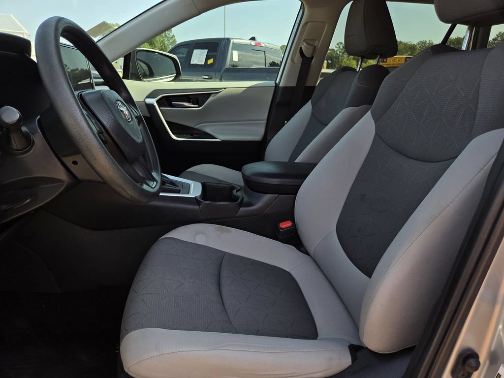 Used 2023 Toyota RAV4 XLE FWD image 16