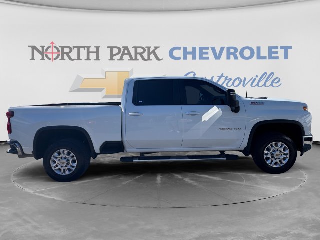Used 2023 Chevrolet Silverado 2500 LT w/ Convenience Package AWD/4WD image 2