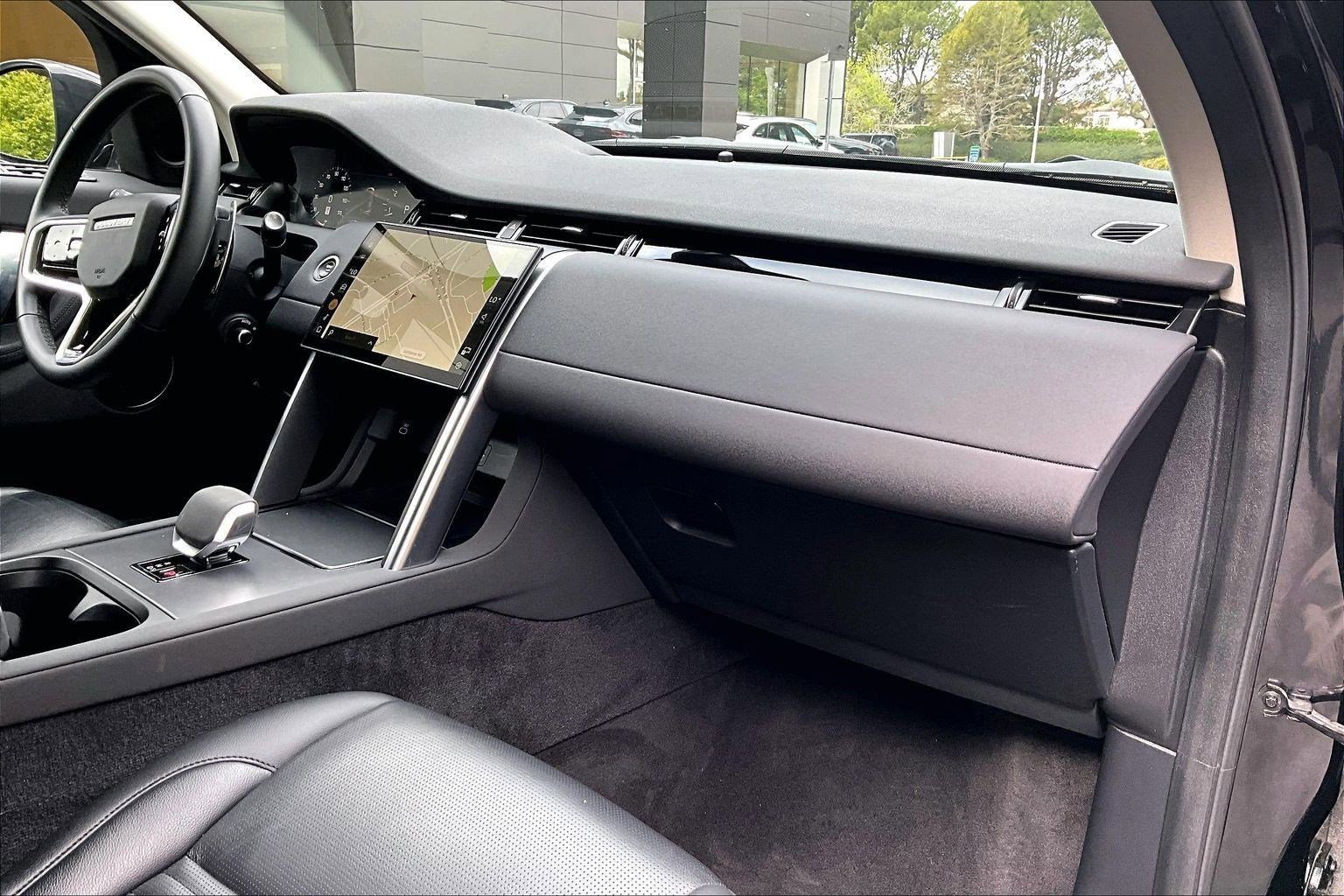 Used 2024 Land Rover Discovery Sport S image 27