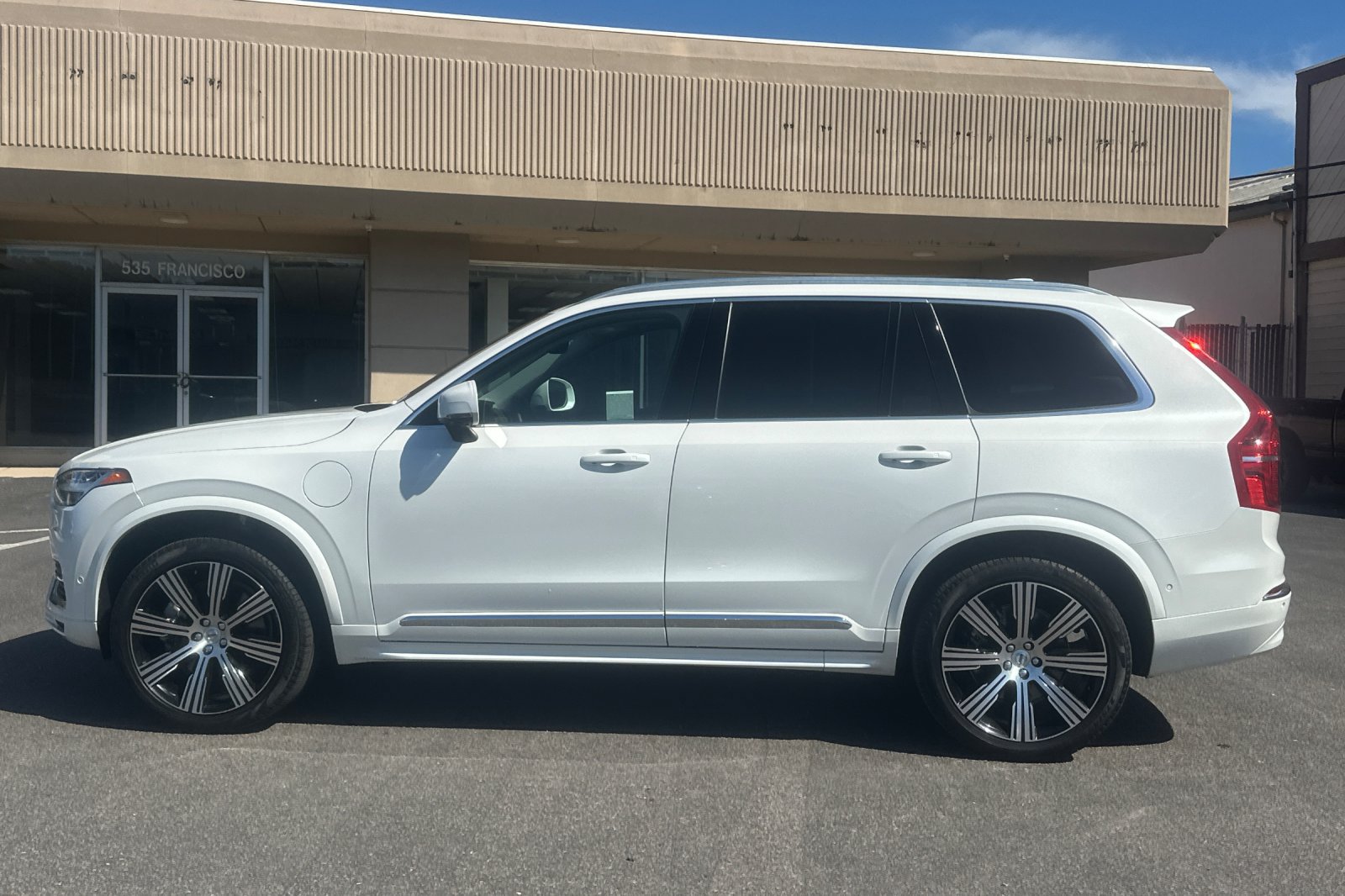 Certified 2025 Volvo XC90 T8 Plus w/ Protection Package Premier AWD/4WD image 6