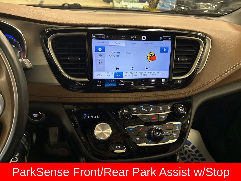 Used 2021 Chrysler Pacifica Limited w/ Uconnect Theater Family Group image 19