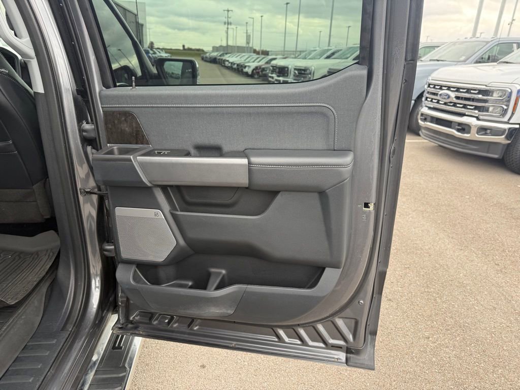 Used 2023 Ford F150 Lariat w/ Trailer Tow Package image 18
